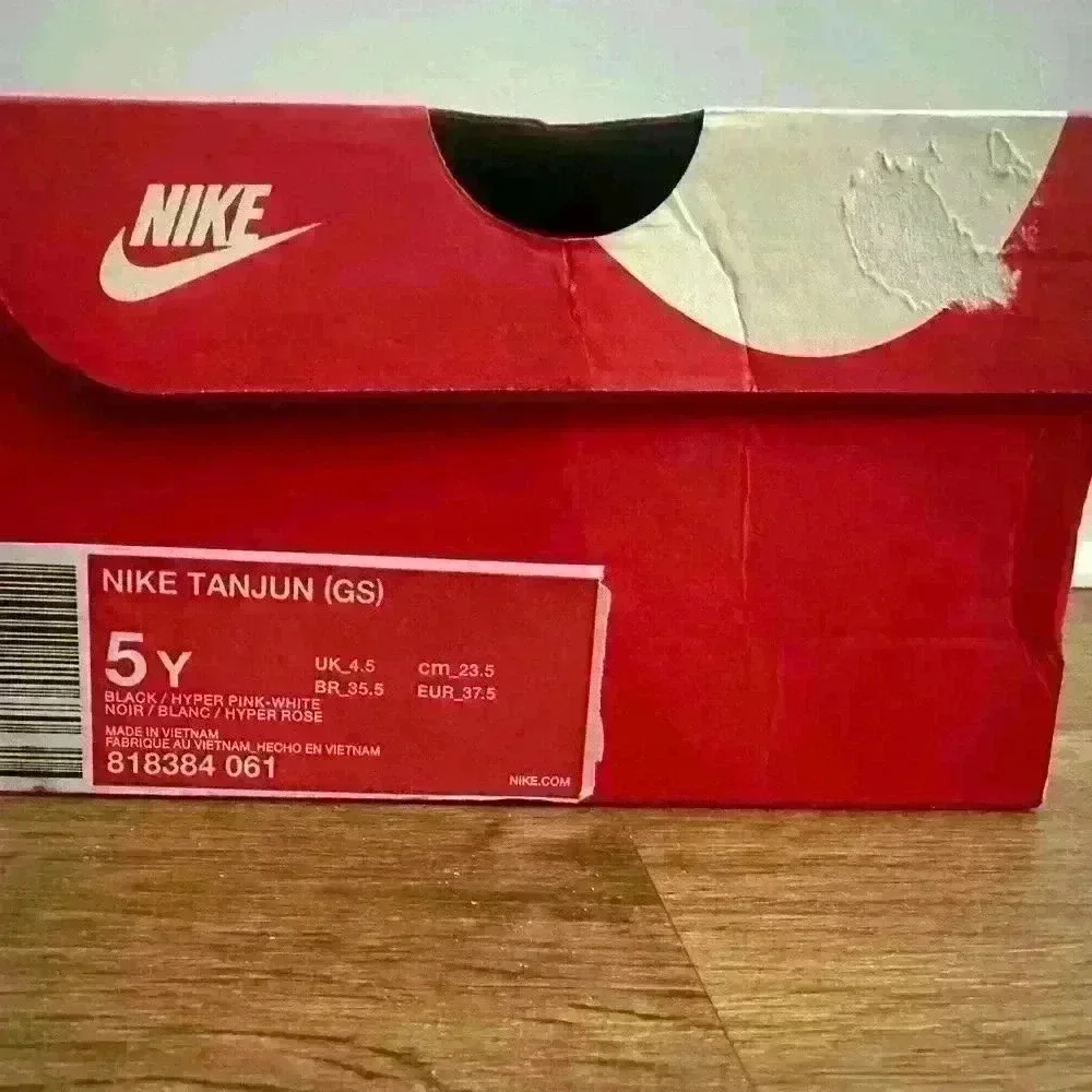Kids Nike Tanjun size 5Y